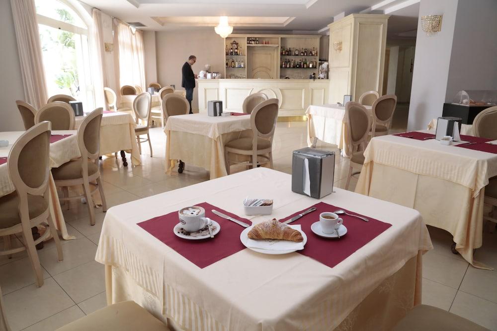 Club Hotel Kennedy Roccella Ionica Zewnętrze zdjęcie