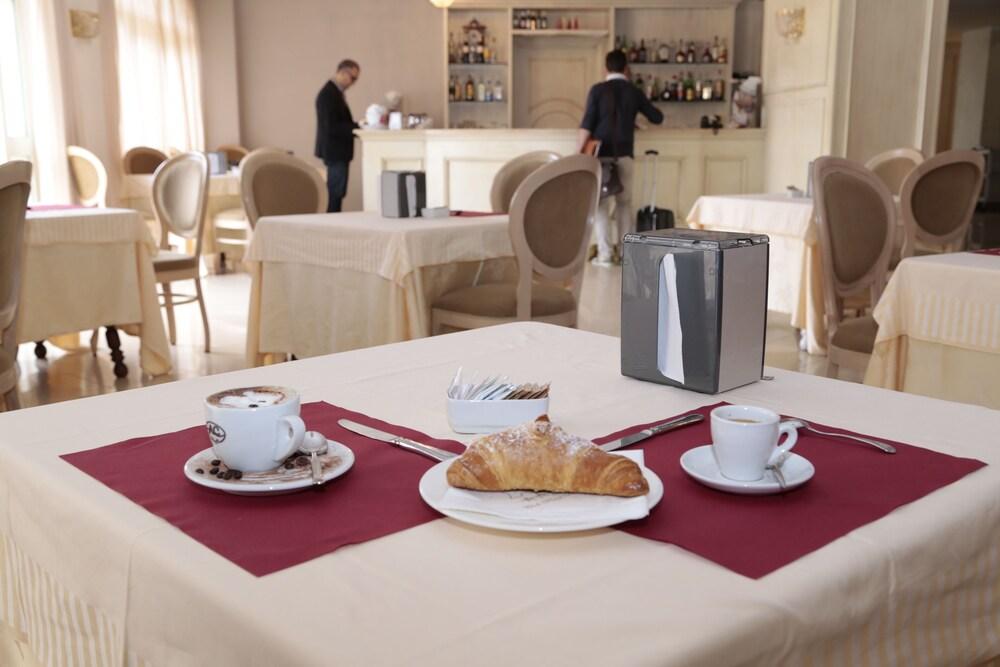 Club Hotel Kennedy Roccella Ionica Zewnętrze zdjęcie