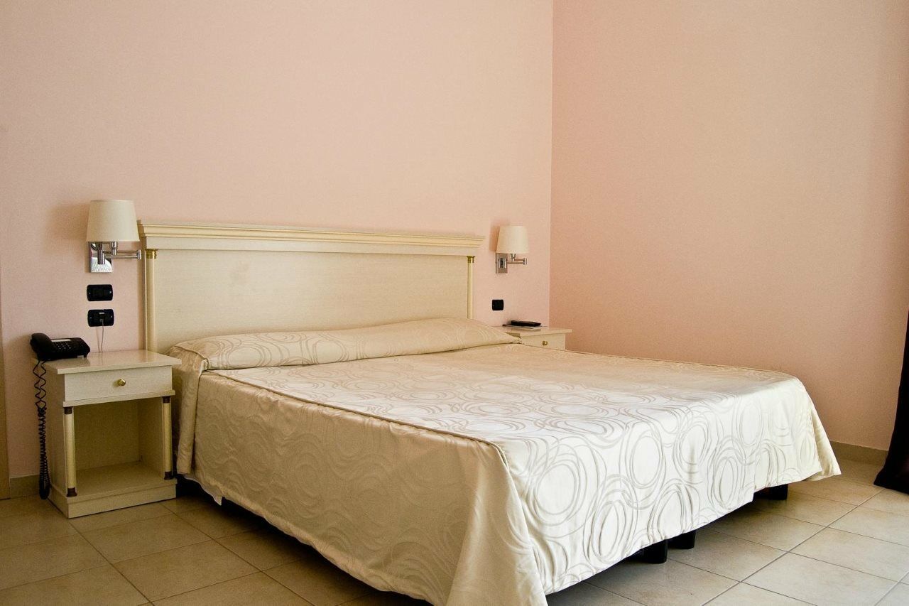 Club Hotel Kennedy Roccella Ionica Zewnętrze zdjęcie